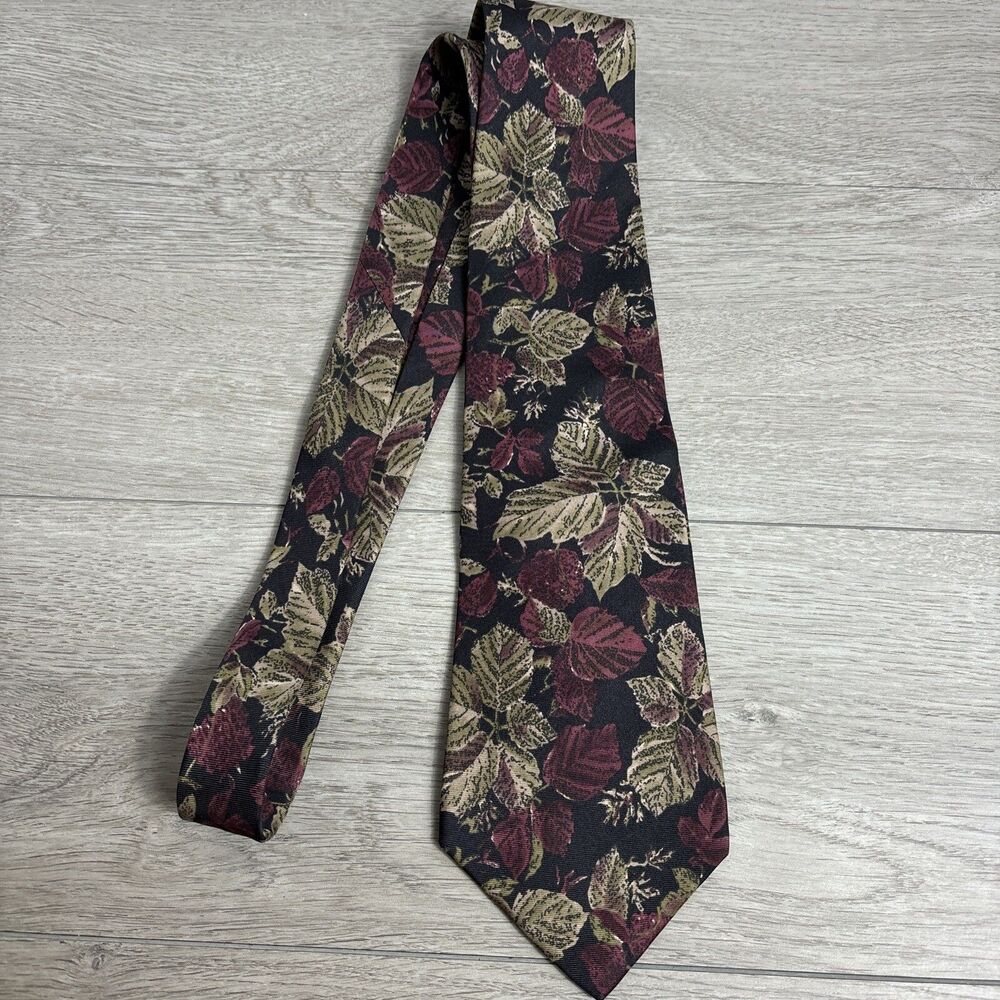 A Foxx Ltd 56 Inch Floral Red 100% Silk Tie